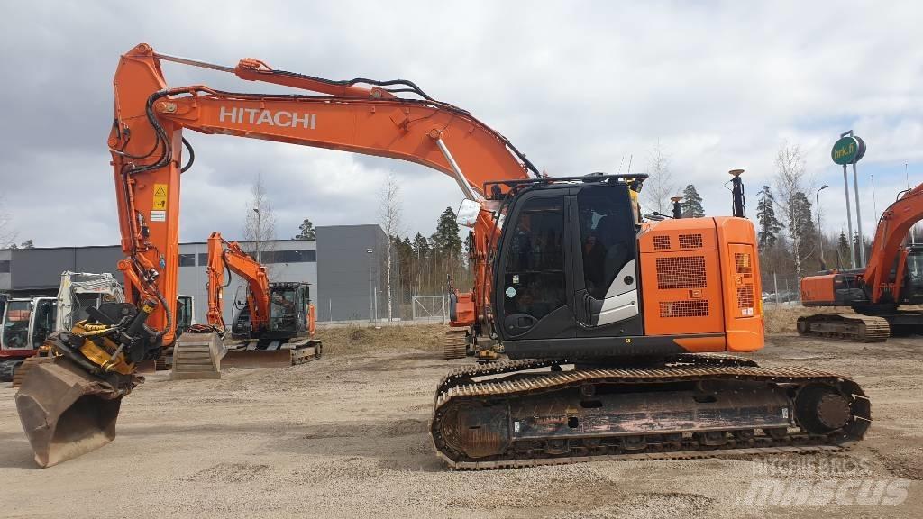 Hitachi ZX225USLC-6 Bandgrävare