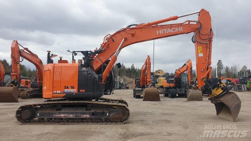 Hitachi ZX225USLC-6 Bandgrävare