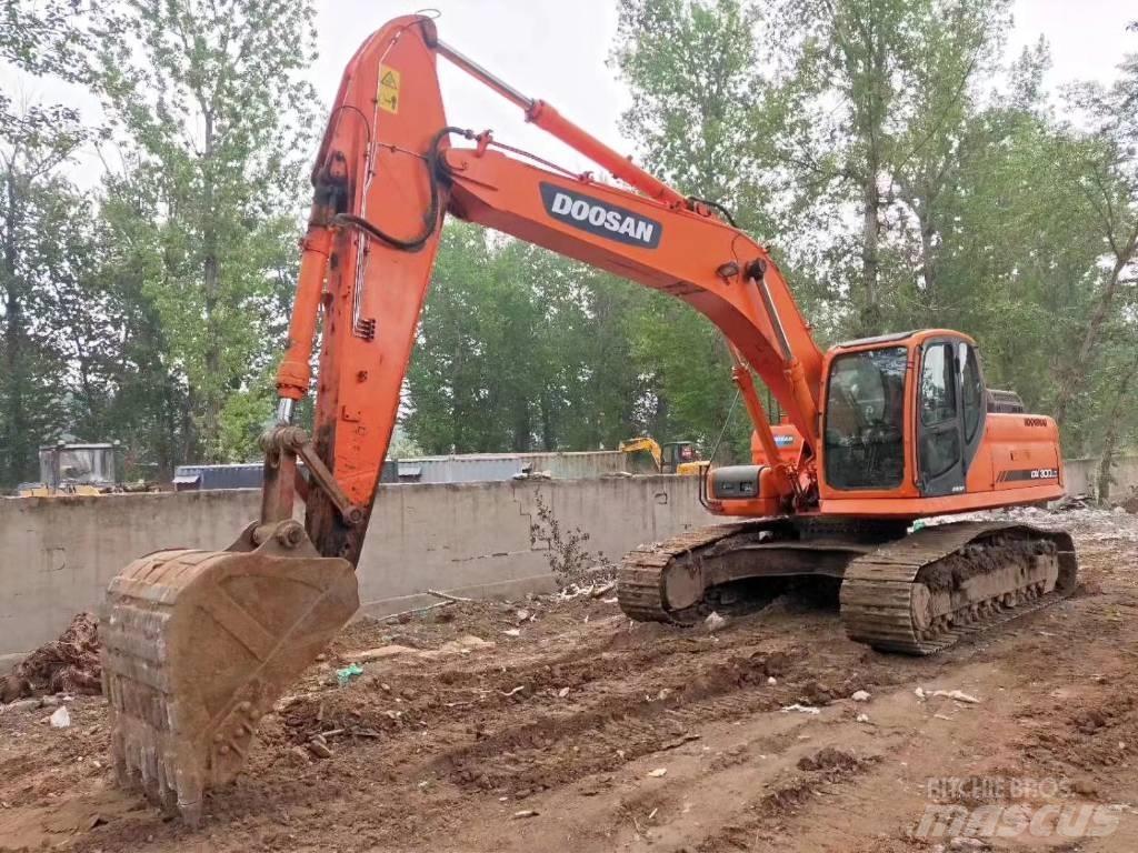 Doosan DX 300 LC Bandgrävare