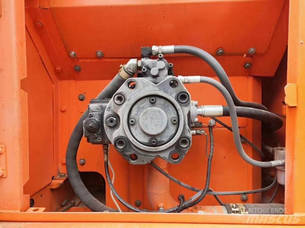 Doosan DX 300 LC Bandgrävare