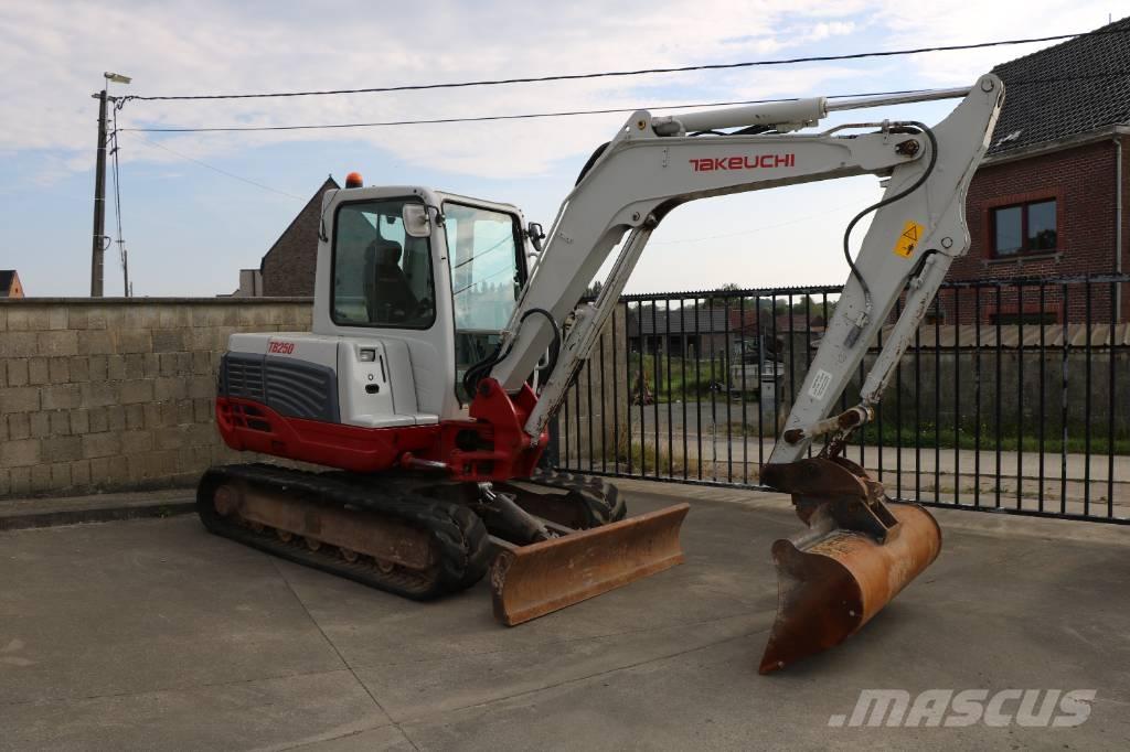 Takeuchi TB 250 Minigrävare < 7t
