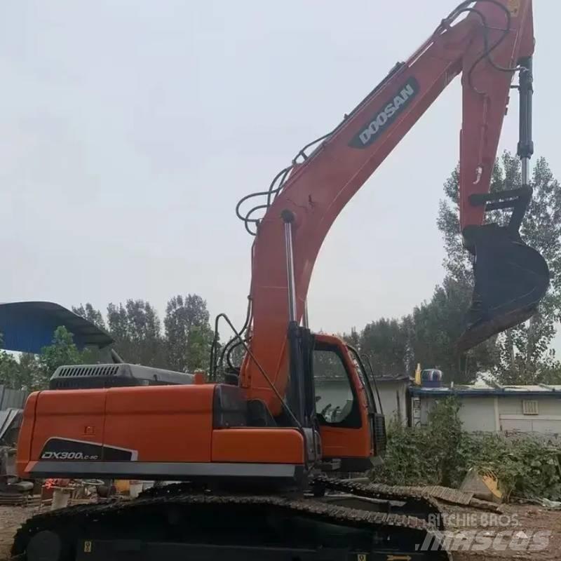 Doosan DX 300 Bandgrävare