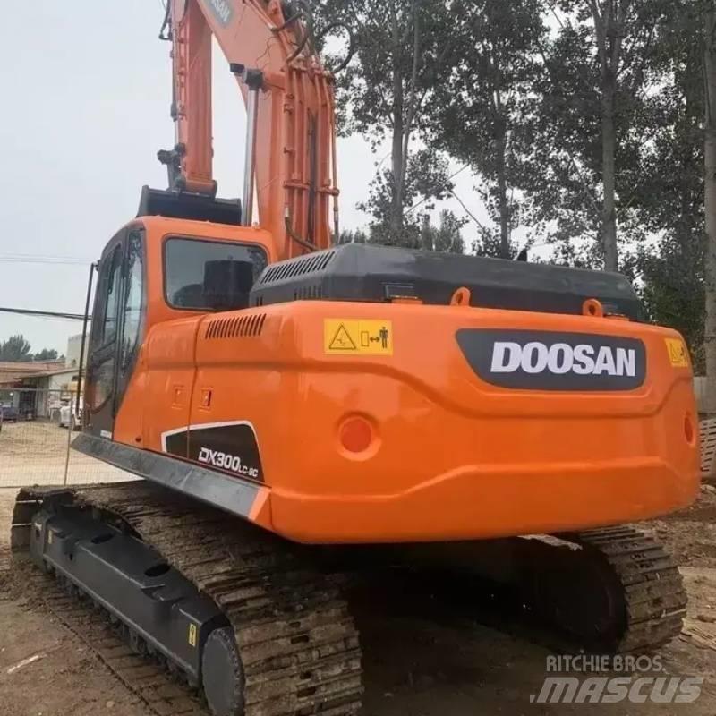 Doosan DX 300 Bandgrävare
