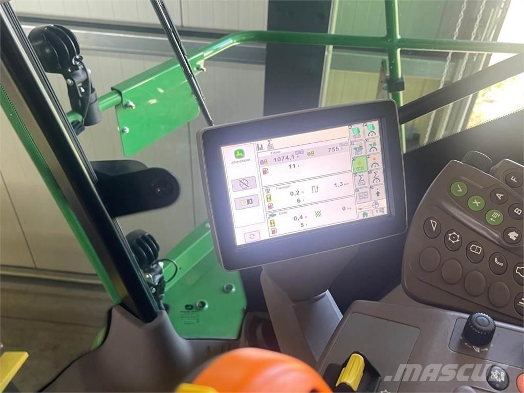 John Deere 8200i Självgående fälthackar