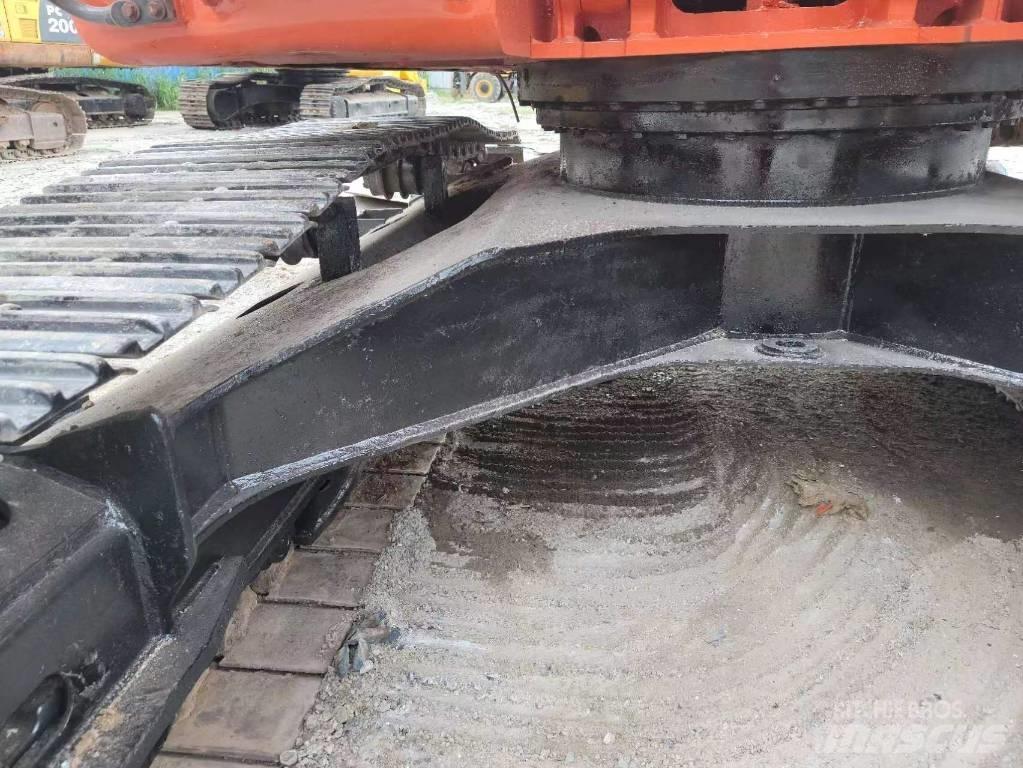 Doosan DX 225 LC Bandgrävare