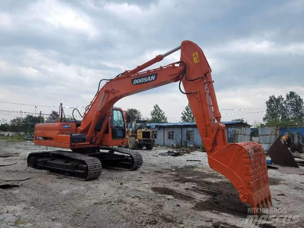 Doosan DX 225 LC Bandgrävare