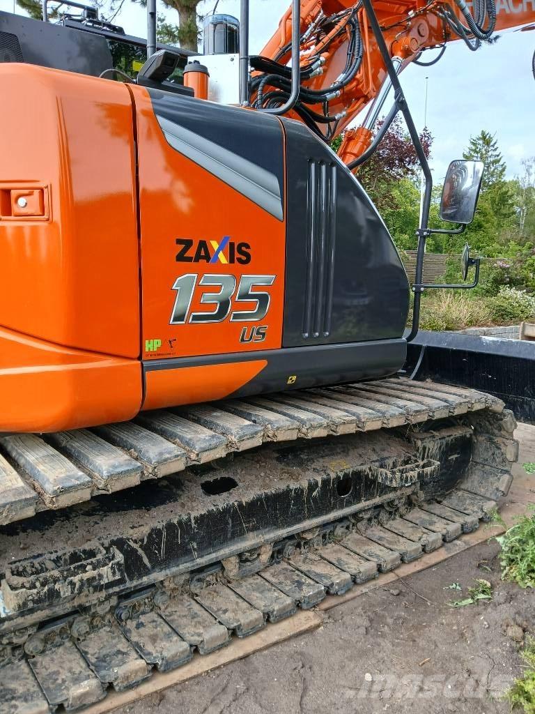 Hitachi ZX 135 US-7 Bandgrävare