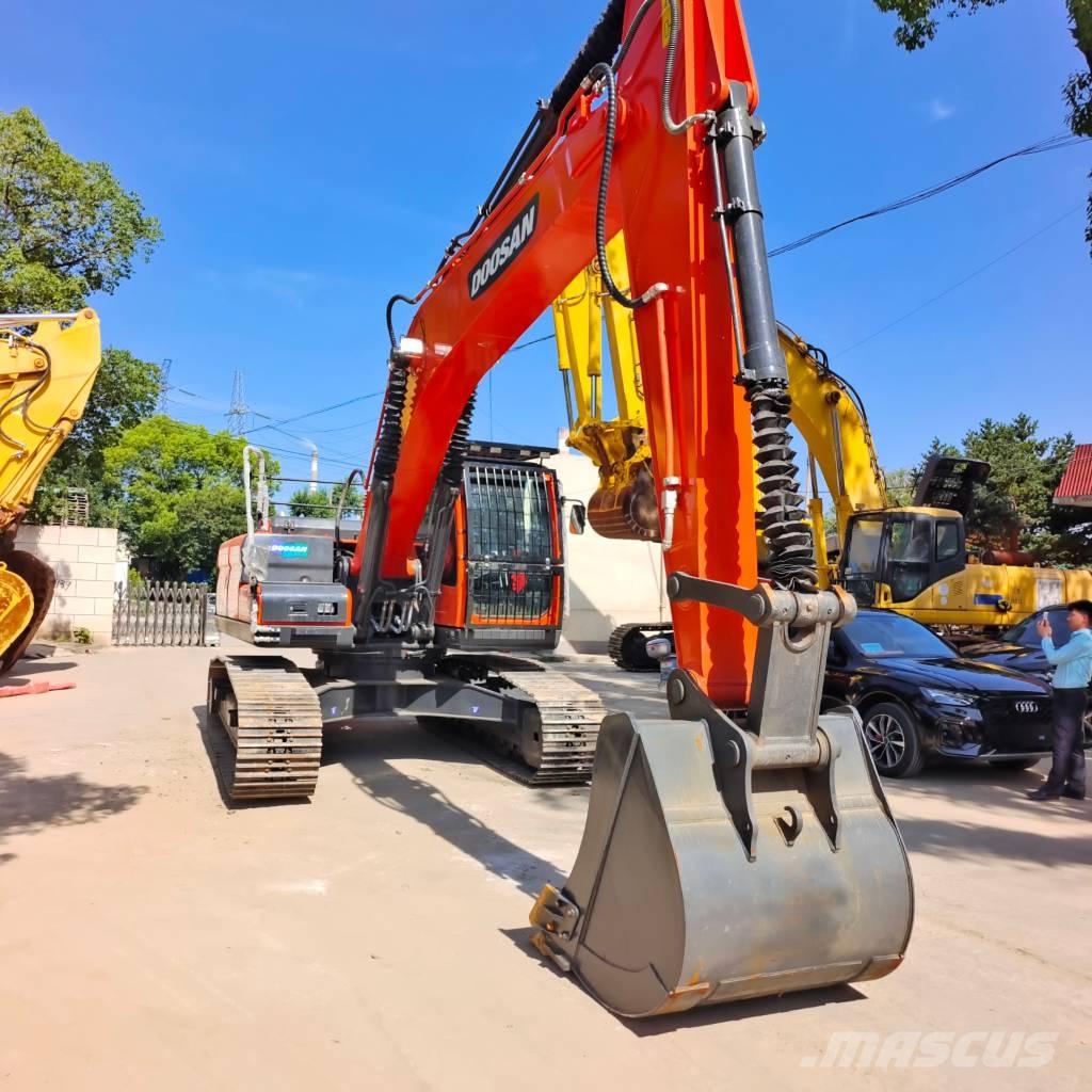 Doosan DX 225 LCA Bandgrävare