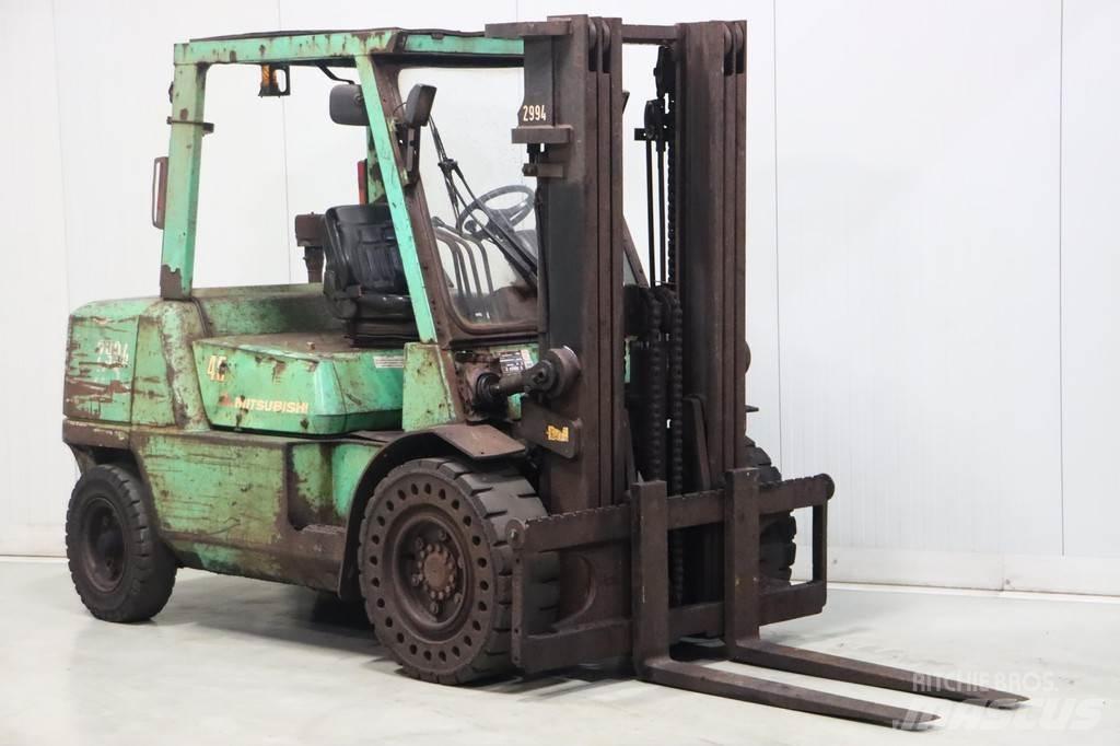 Mitsubishi FD45K2 Dieselmotviktstruckar