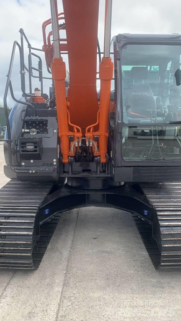 Hitachi ZX 135 US-6 Bandgrävare