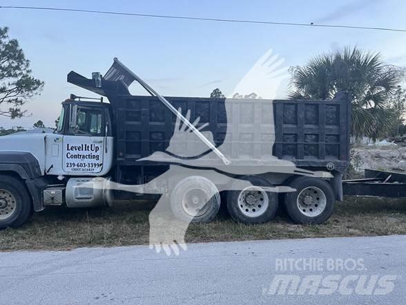 Mack RD688S Tippbilar