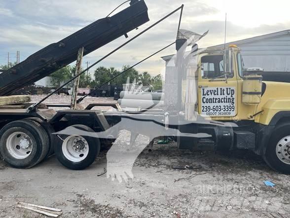 Mack RD688S Sopbilar