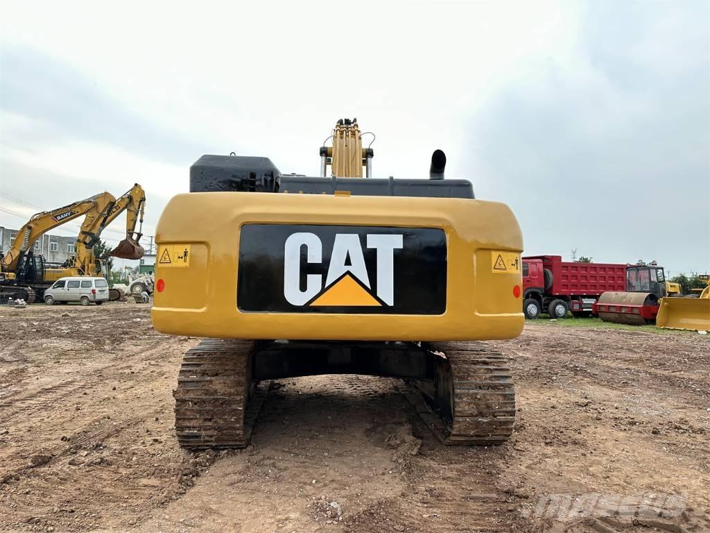 CAT 330 D L Bandgrävare