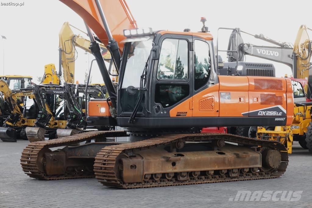 Doosan DX 255 LC-7 Bandgrävare