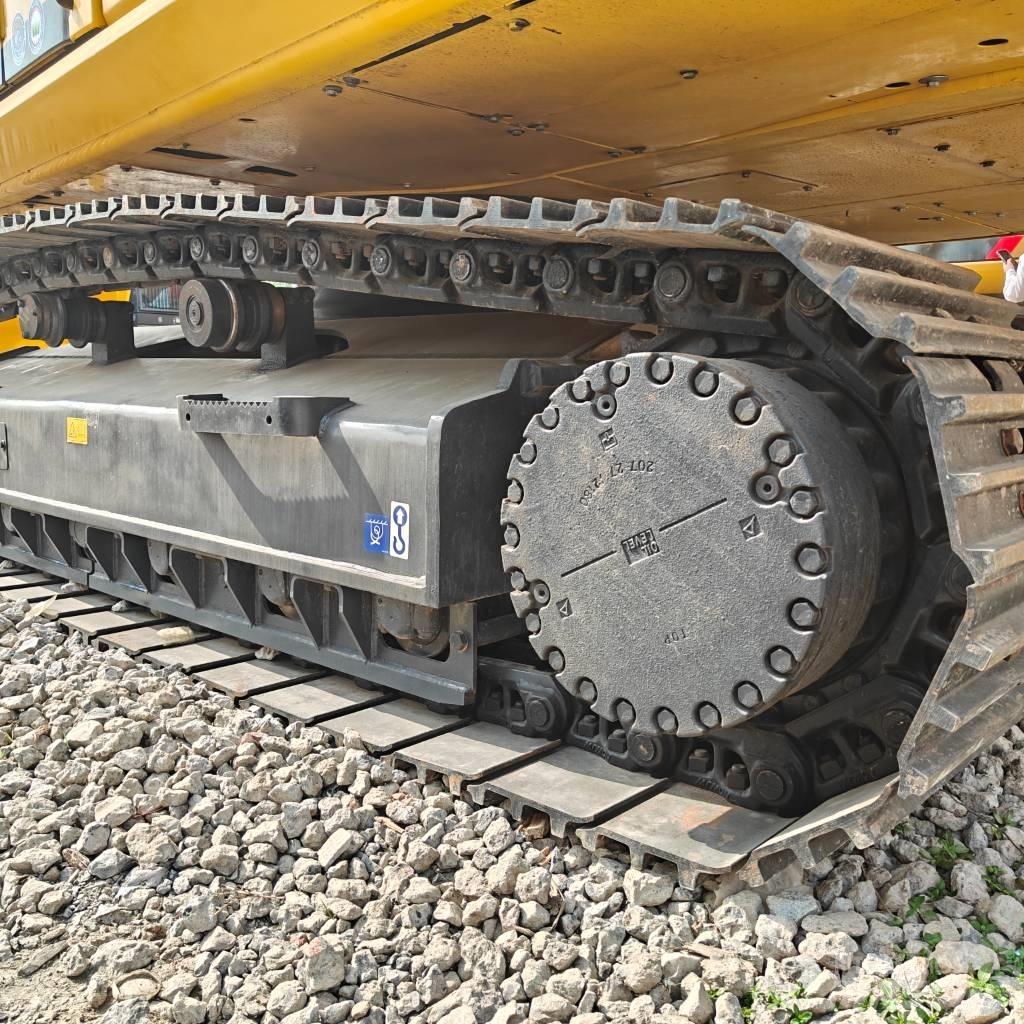 Komatsu 350LC-8 Bandgrävare