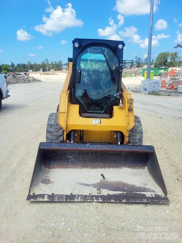CAT 242 D Kompaktlastare