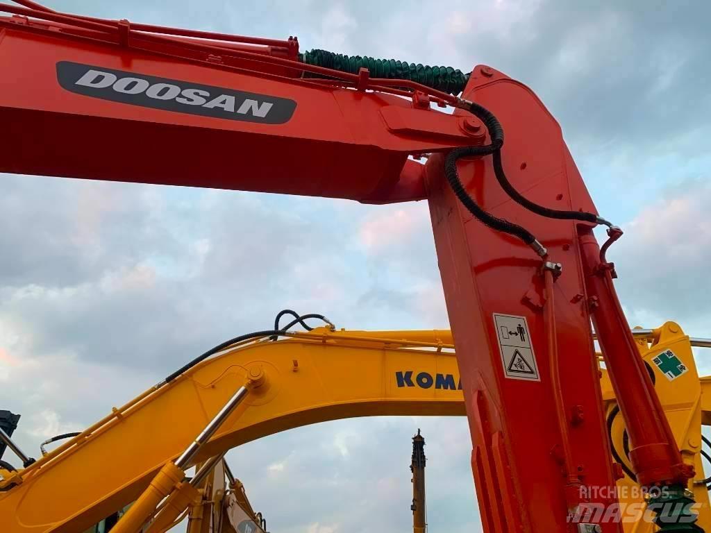 Doosan DX 225 LC Bandgrävare