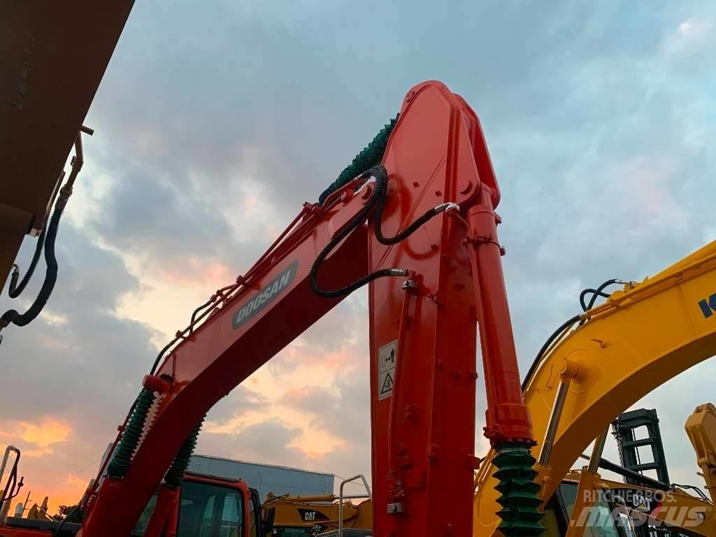 Doosan DX 225 LC Bandgrävare