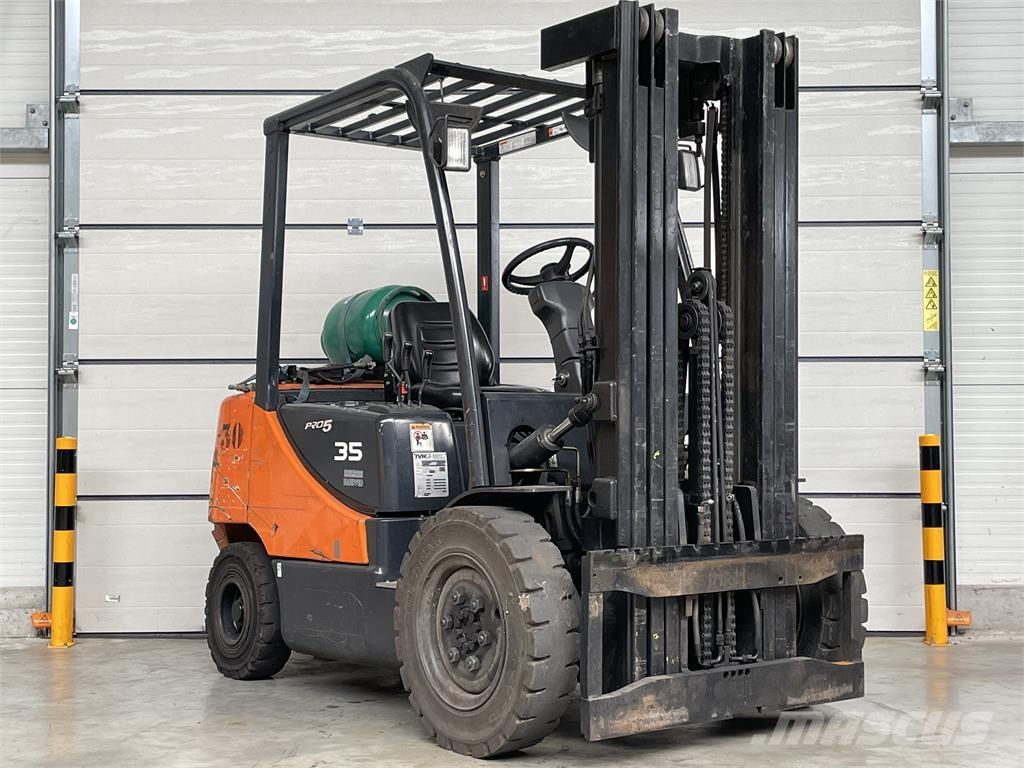 Doosan G35C-5 Gasolmotviktstruckar