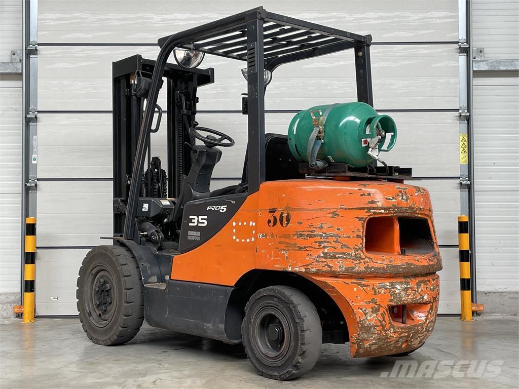 Doosan G35C-5 Gasolmotviktstruckar