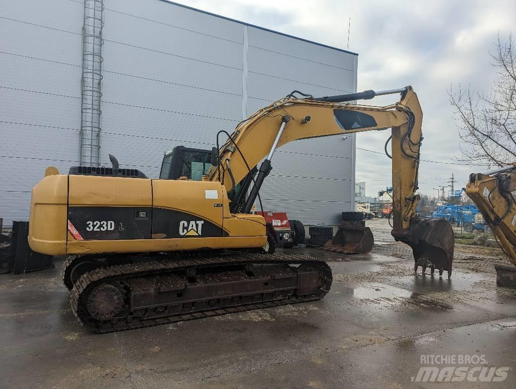 CAT 323 D Bandgrävare