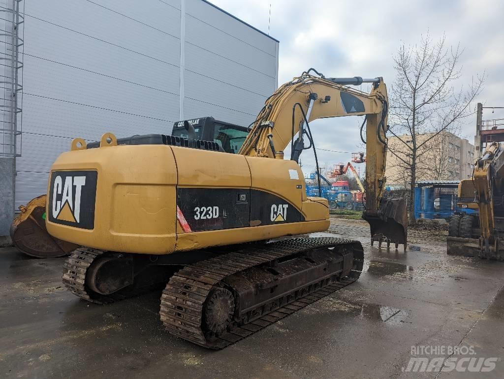 CAT 323 D Bandgrävare