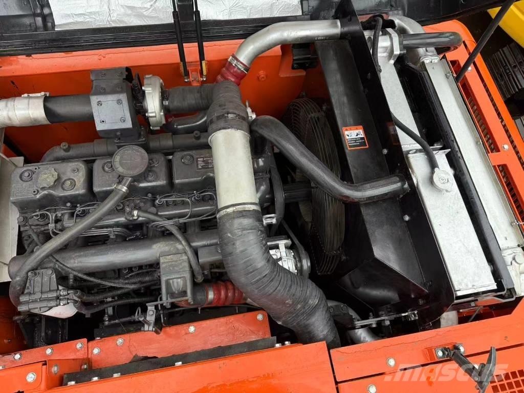 Doosan DX 225 Bandgrävare