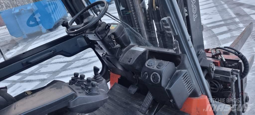 Toyota 7 FBMF 30 Elmotviktstruckar