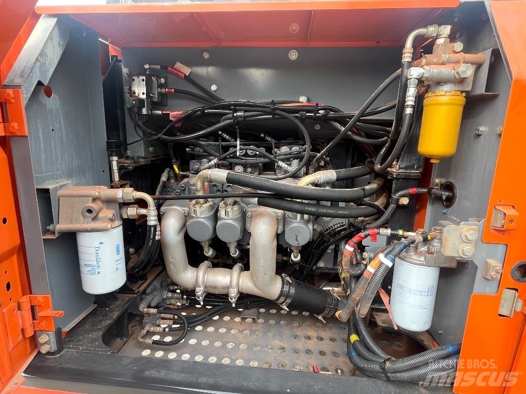 Hitachi ZX 250 LC-6 Bandgrävare