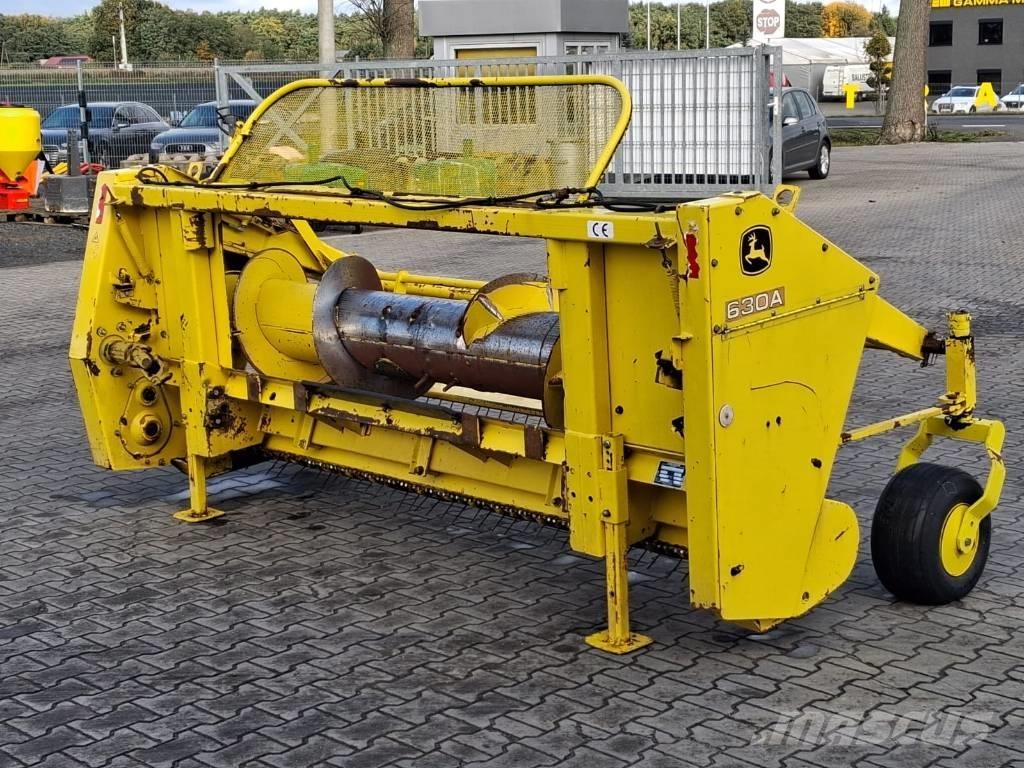 John Deere 630 A Självgående fälthackar