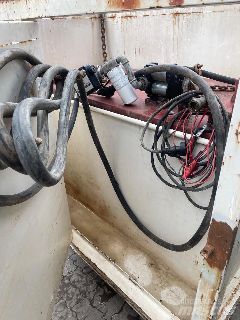  Roug 2000 L Tank Entreprenad - Övrigt