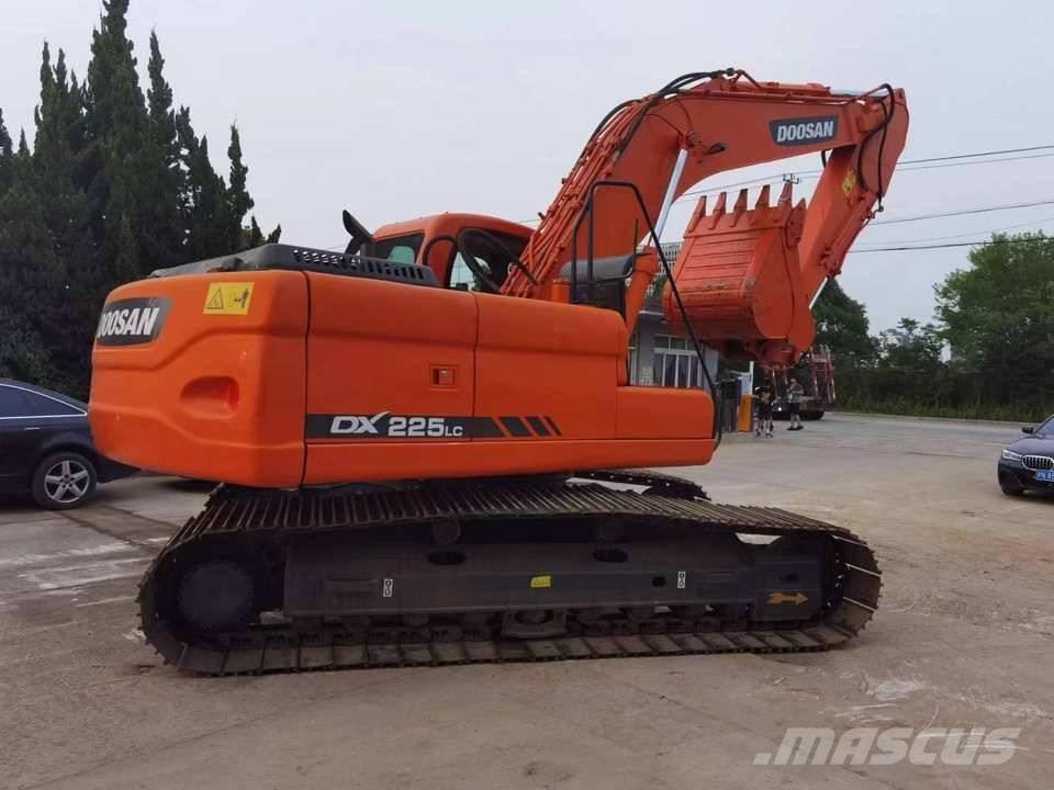 Doosan DX 225 Bandgrävare