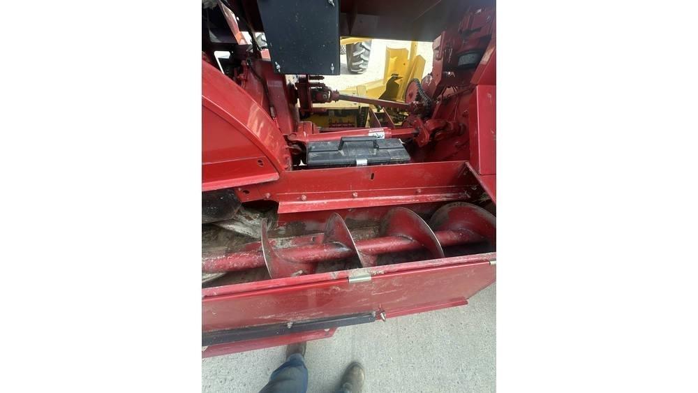 New Holland FP230 Fälthackar