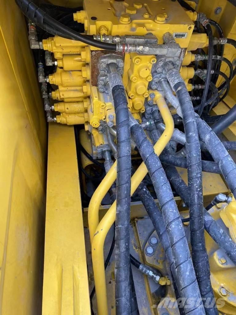 Komatsu 240LC-8 Bandgrävare