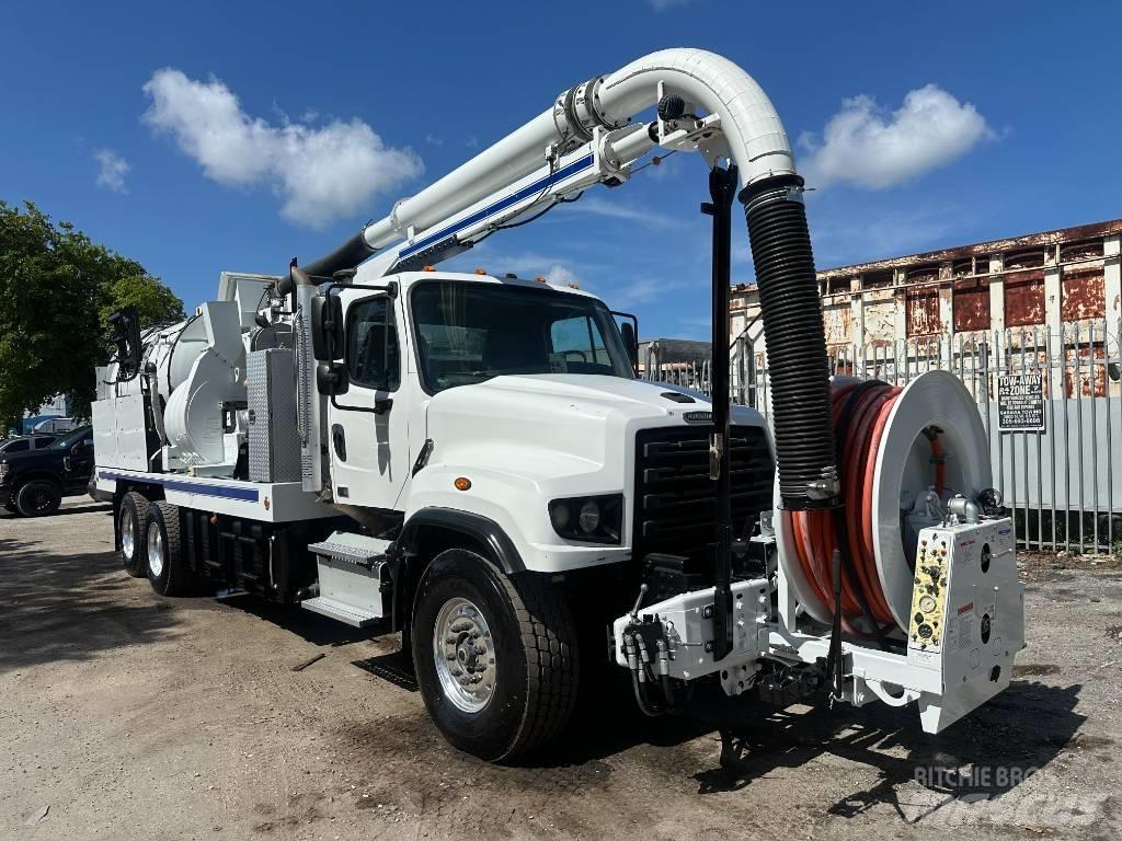 Freightliner 114 SD Slamsugningsbil