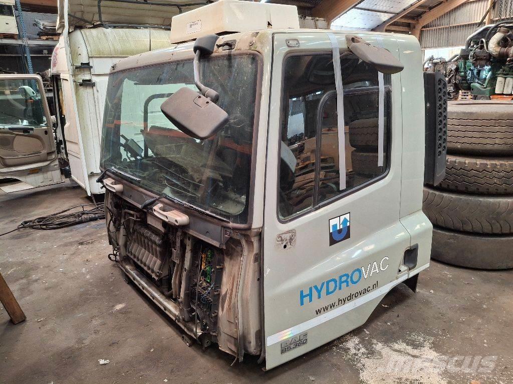 DAF CF 85.360 Hytter och interiör