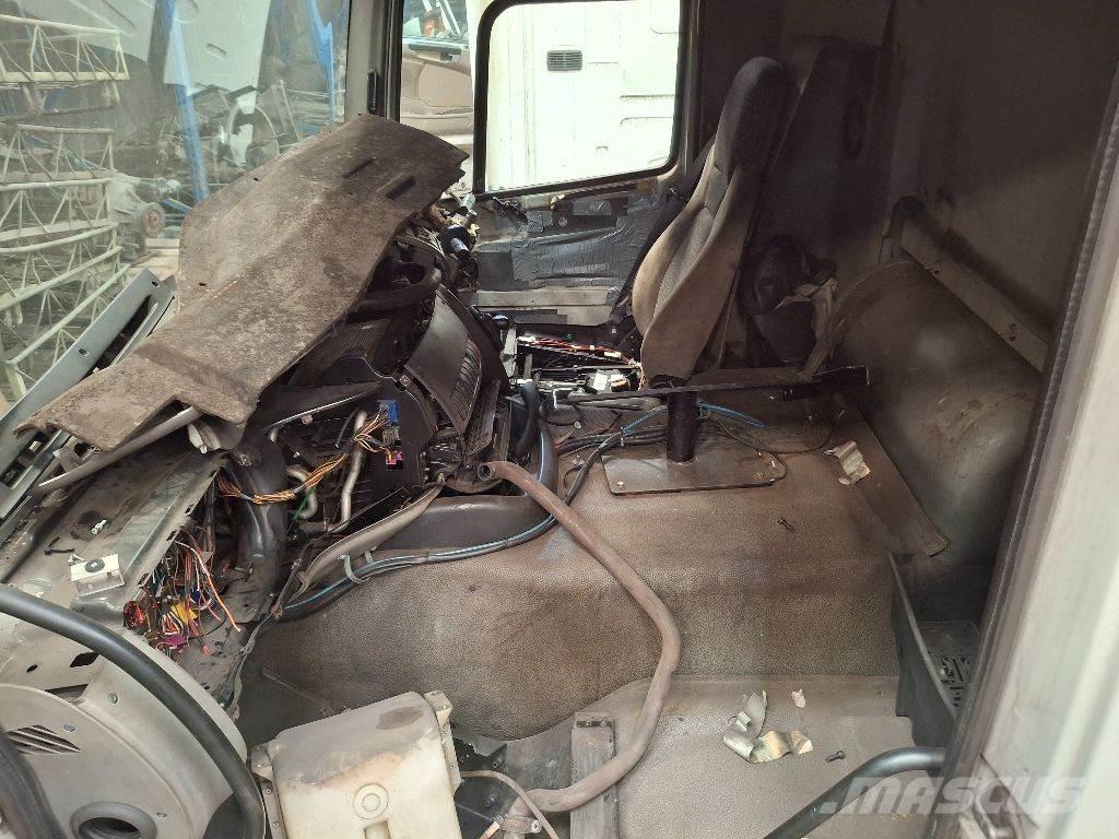 DAF CF 85.360 Hytter och interiör