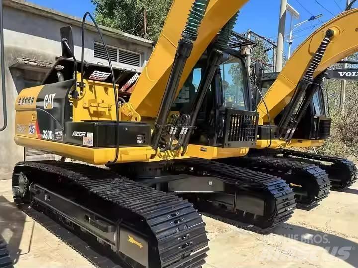 CAT CAT320D2 Midigrävmaskiner 7t - 12t