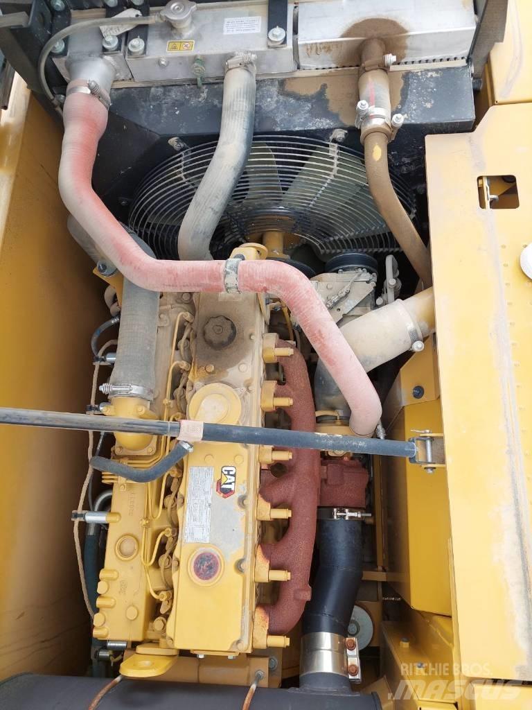 CAT 323D3 Bandgrävare