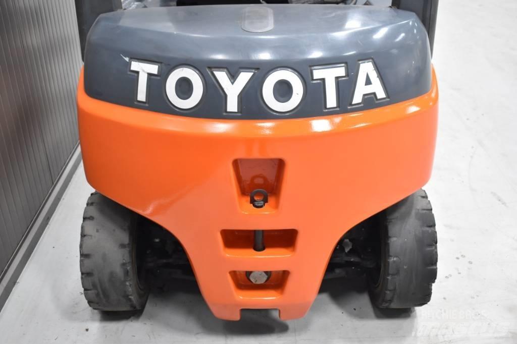 Toyota 8FBMT16 Elmotviktstruckar