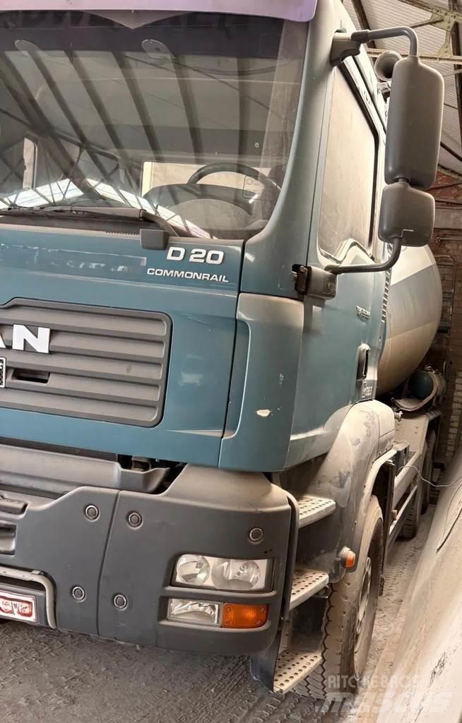 MAN 33 TGA 33.350 Cementbil