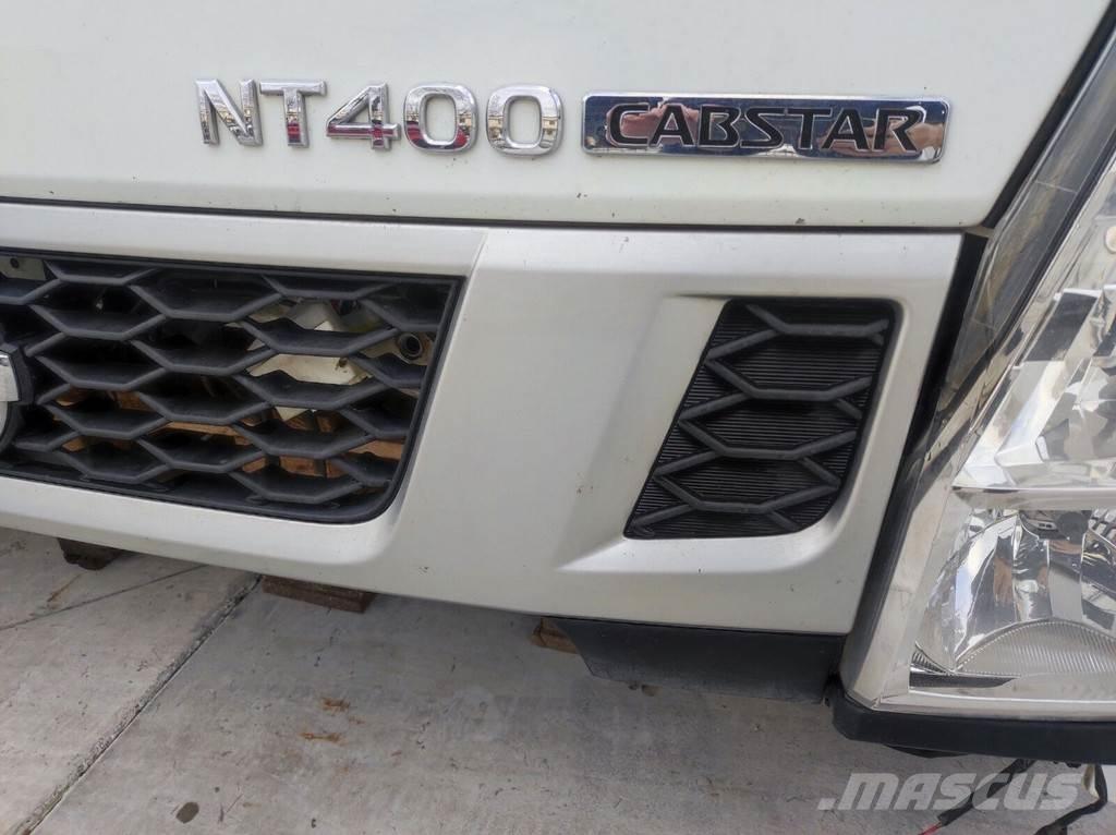 Nissan NT 400 Hytter och interiör