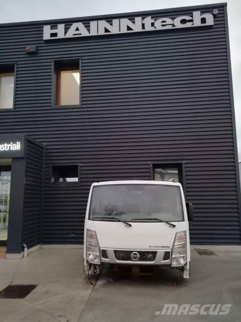 Nissan NT 400 Hytter och interiör