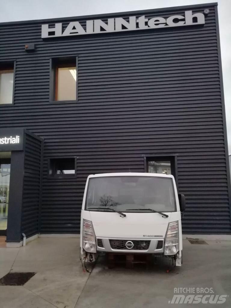 Nissan NT400 Hytter och interiör