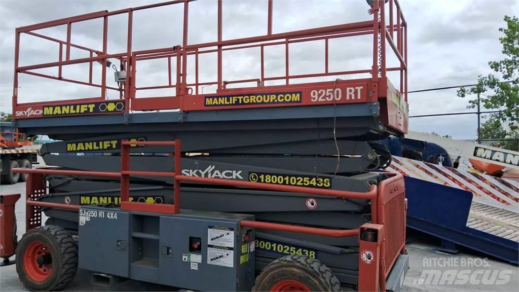 SkyJack 9250RT Saxliftar