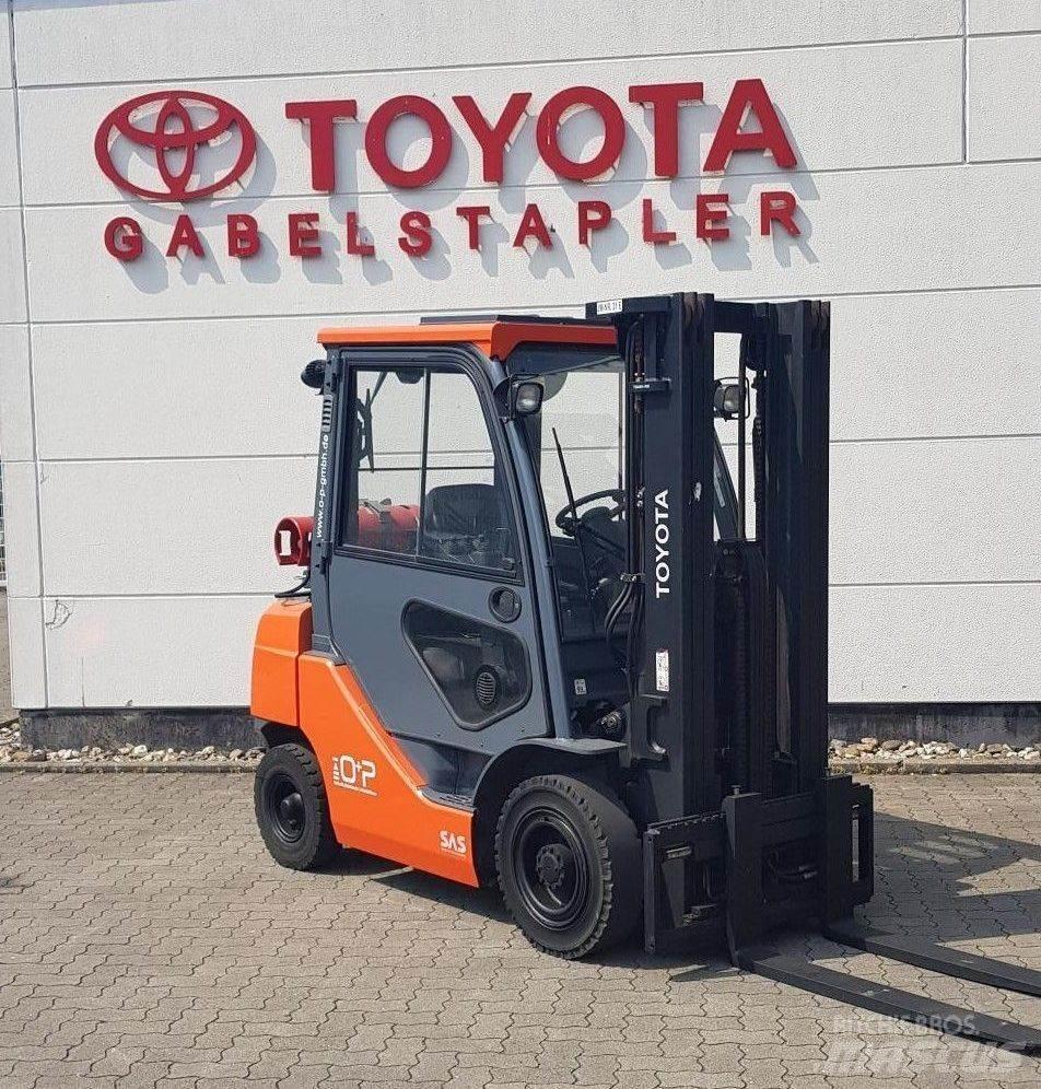Toyota 02-8FGF25 Gasolmotviktstruckar