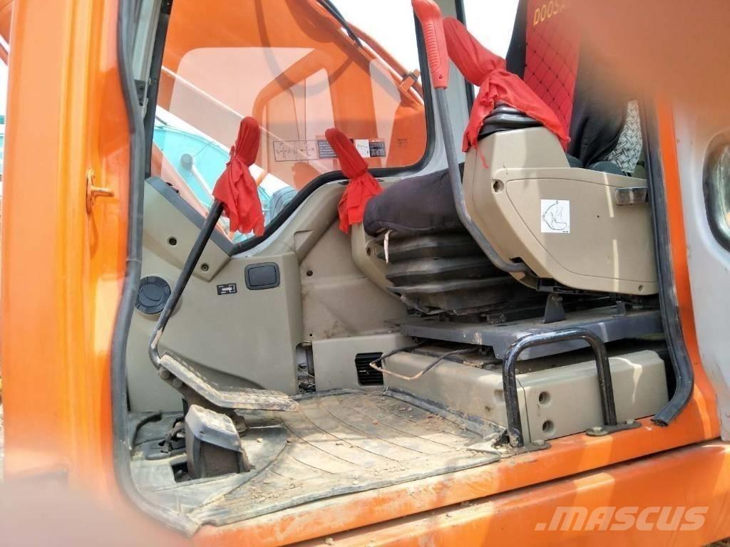 Doosan DX 225 LC Bandgrävare
