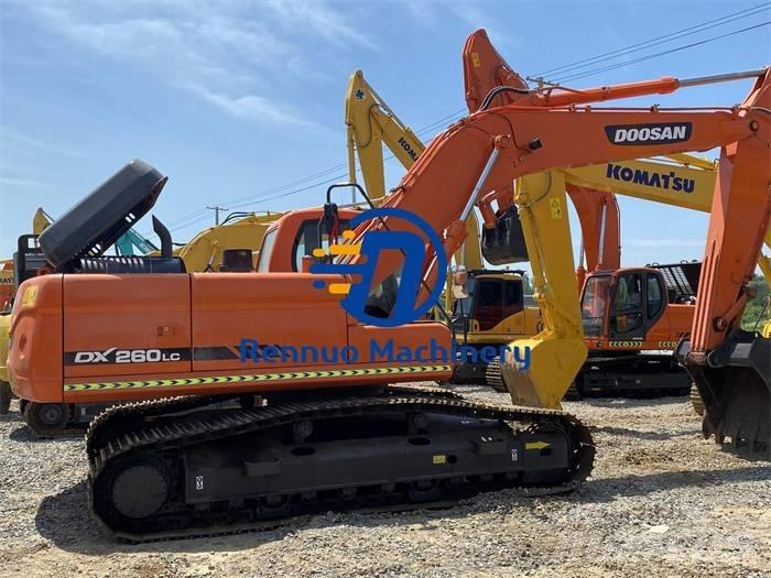 Doosan DX 260LC Bandgrävare