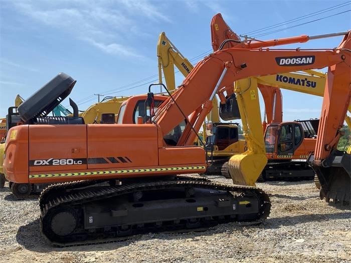 Doosan DX 260LC Bandgrävare