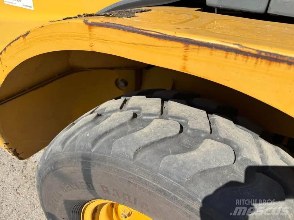 John Deere 244 J Hjullastare